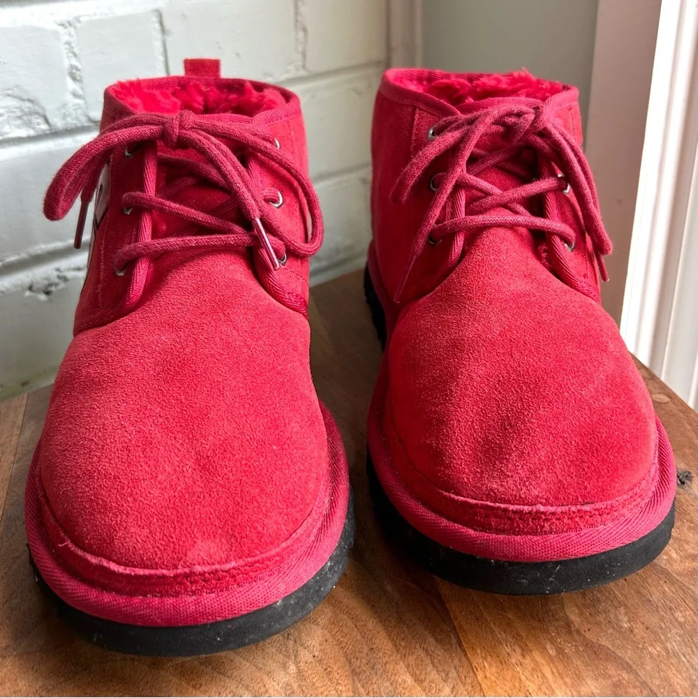 UGG Men's Neumel Graphic Outline Chukka Boot Samba Red/Black Suede 8‎